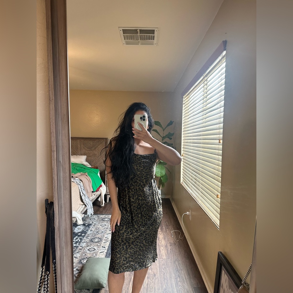 Satin Zara leopard midi dress